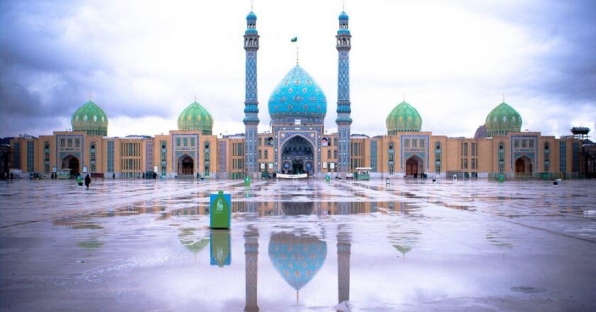 Jamkaran: Tempat Bertemunya Para Penanti